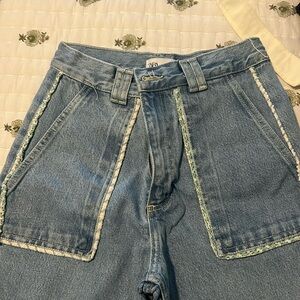 zara jeans size 4 pocket detail and down the sides